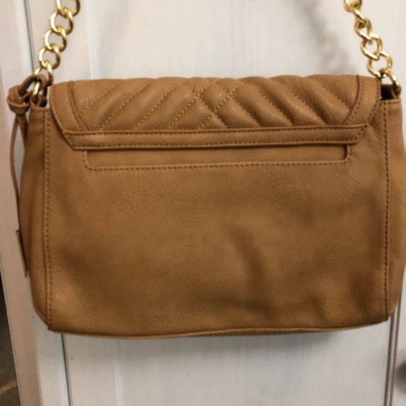 Tan cross body bag with gold chain - Picture 4 of 5